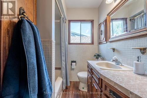 242 Glendale Avenue N, Hamilton, ON - Indoor Photo Showing Bathroom