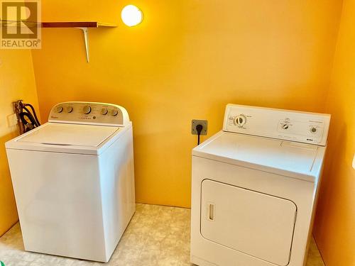 270 Dominion Street, Midway, BC - Indoor Photo Showing Laundry Room