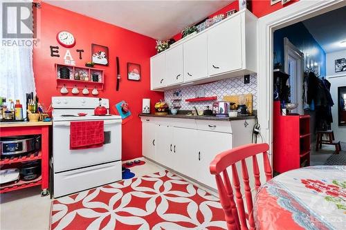 303-305 Bay Street, Ottawa, ON - Indoor Photo Showing Kitchen