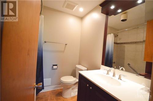 5 Whitburn Crescent, Ottawa, ON - Indoor Photo Showing Bathroom