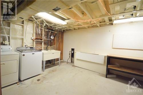 5 Whitburn Crescent, Ottawa, ON - Indoor Photo Showing Laundry Room