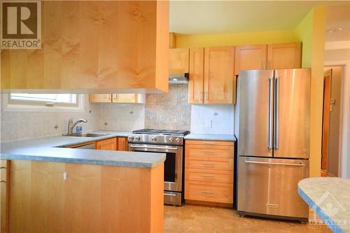 5 Whitburn Crescent, Ottawa, ON - Indoor Photo Showing Kitchen With Stainless Steel Kitchen