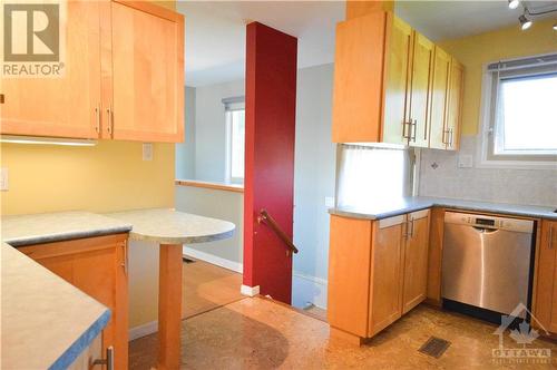 5 Whitburn Crescent, Ottawa, ON - Indoor Photo Showing Kitchen