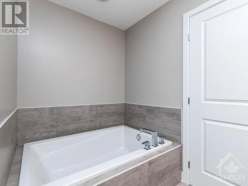 4945 Abbott Street E, Ottawa, ON - Indoor Photo Showing Bathroom