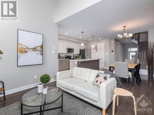 4945 Abbott Street E, Ottawa, ON - Indoor Photo Showing Living Room