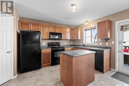 487 Blakeney Crescent, Saskatoon, SK - Indoor Photo Showing Kitchen With Double Sink