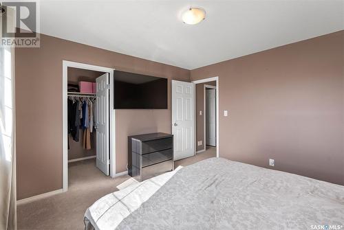 487 Blakeney Crescent, Saskatoon, SK - Indoor Photo Showing Bedroom