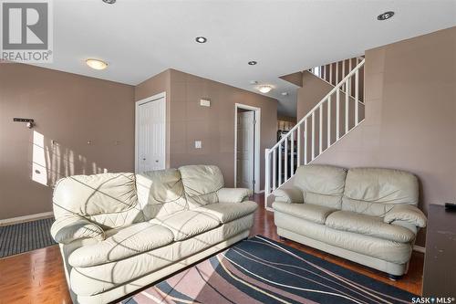 487 Blakeney Crescent, Saskatoon, SK - Indoor Photo Showing Living Room