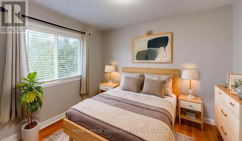 1821 Dalhousie Crescent, Oshawa, ON - Indoor Photo Showing Bedroom