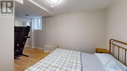 1821 Dalhousie Crescent, Oshawa, ON - Indoor Photo Showing Bedroom