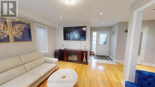 1821 Dalhousie Crescent, Oshawa, ON - Indoor Photo Showing Living Room