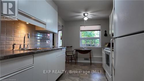 404 - 536 11Th Avenue, Hanover, ON - Indoor Photo Showing Kitchen