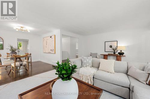 71 Riverwood Parkway, Toronto, ON - Indoor Photo Showing Living Room