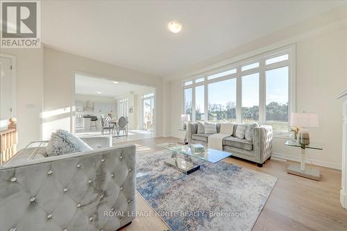 40 Golden Meadows Drive, Otonabee-South Monaghan, ON - Indoor Photo Showing Living Room