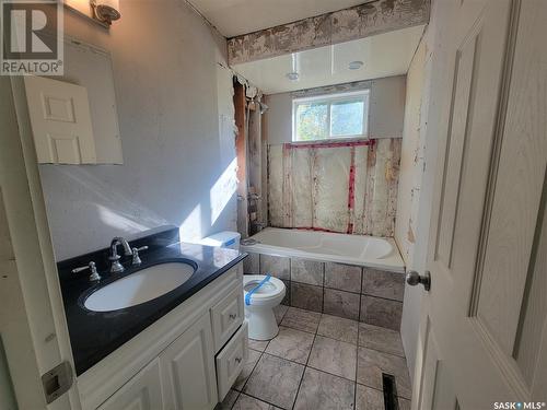 2152 Deans Crescent, North Battleford, SK - Indoor Photo Showing Bathroom