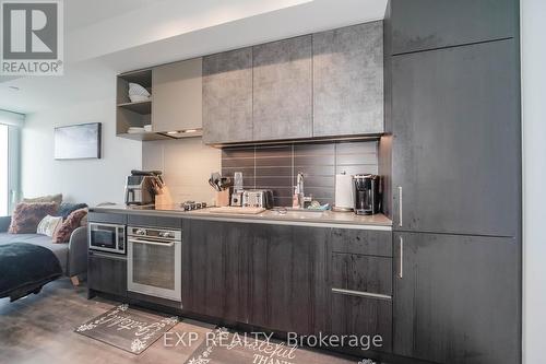 2915 - 1000 Portage Parkway, Vaughan, ON - Indoor Photo Showing Kitchen