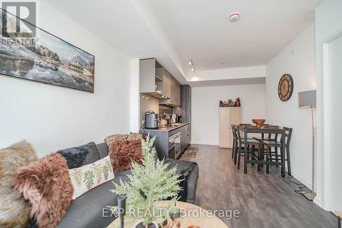 2915 - 1000 Portage Parkway, Vaughan, ON - Indoor Photo Showing Living Room