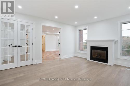 17 Sleepy Hollow Lane, Whitchurch-Stouffville, ON - Indoor Photo Showing Living Room With Fireplace