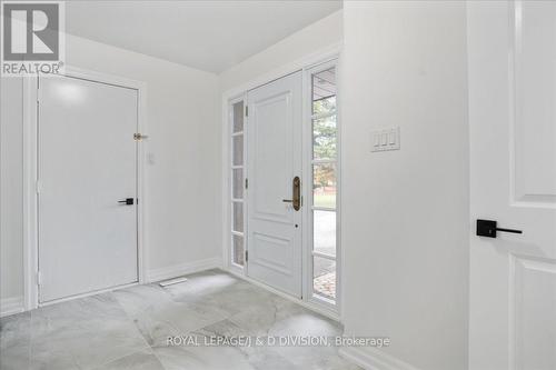 17 Sleepy Hollow Lane, Whitchurch-Stouffville, ON - Indoor Photo Showing Other Room