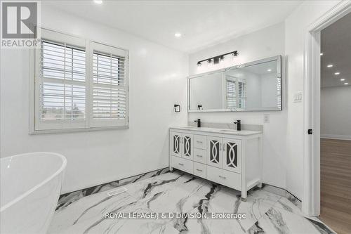 17 Sleepy Hollow Lane, Whitchurch-Stouffville, ON - Indoor Photo Showing Bathroom