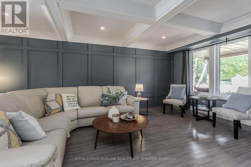 1336 Monmouth Drive, Burlington, ON - Indoor Photo Showing Living Room