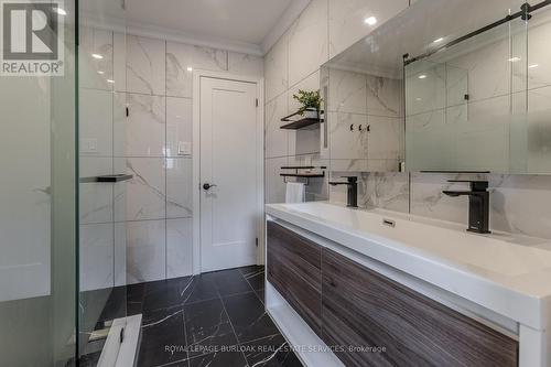 1336 Monmouth Drive, Burlington, ON - Indoor Photo Showing Bathroom