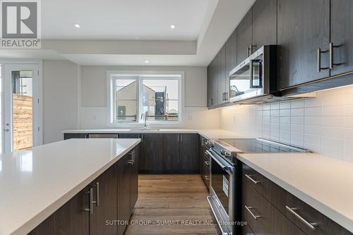 15 - 2273 Turnberry Road, Burlington, ON - Indoor Photo Showing Kitchen With Upgraded Kitchen