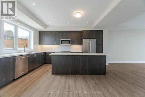 15 - 2273 Turnberry Road, Burlington, ON - Indoor Photo Showing Kitchen With Stainless Steel Kitchen With Upgraded Kitchen