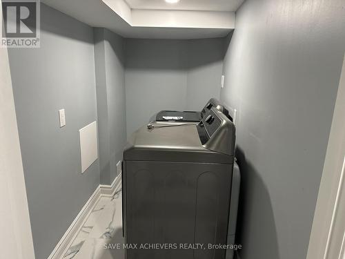 317 Bonnieglen Farm Boulevard, Caledon, ON - Indoor Photo Showing Laundry Room