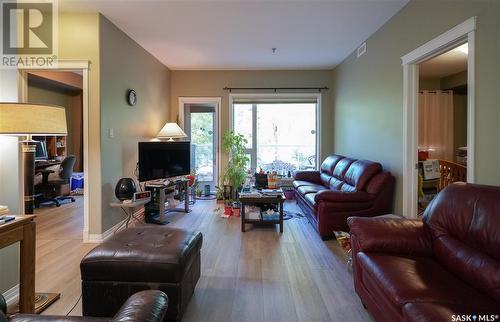 113 110 Armistice Way, Saskatoon, SK - Indoor Photo Showing Living Room