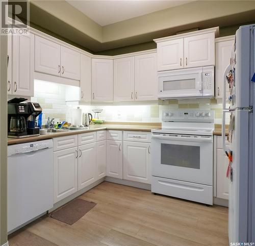 113 110 Armistice Way, Saskatoon, SK - Indoor Photo Showing Kitchen With Double Sink