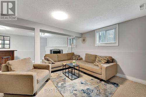 37 Broken Oak Crescent, Kitchener, ON - Indoor Photo Showing Living Room