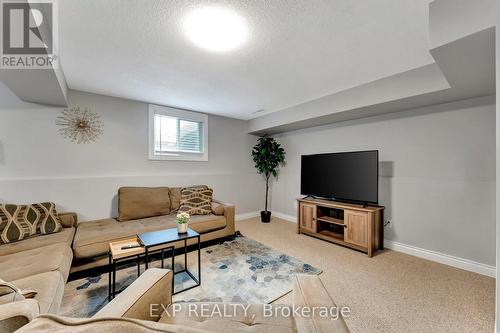 37 Broken Oak Crescent, Kitchener, ON - Indoor Photo Showing Living Room