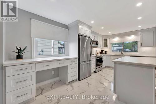 37 Broken Oak Crescent, Kitchener, ON - Indoor Photo Showing Kitchen With Upgraded Kitchen