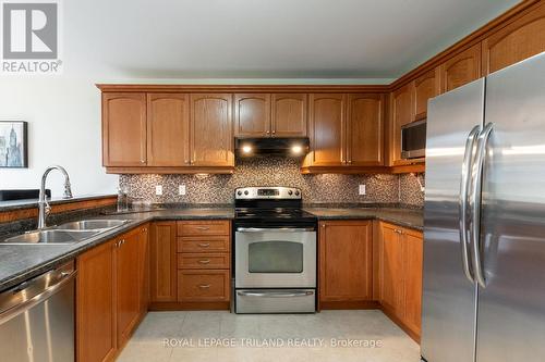 1361 Rosenberg Road, London, ON - Indoor Photo Showing Kitchen With Double Sink