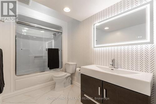 1361 Rosenberg Road, London, ON - Indoor Photo Showing Bathroom