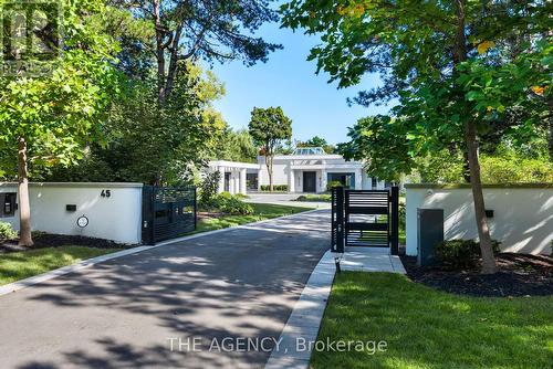 45 Park Lane Circle, Toronto, ON - Outdoor