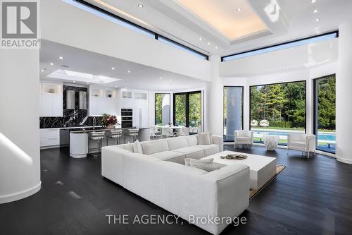 45 Park Lane Circle, Toronto, ON - Indoor Photo Showing Living Room