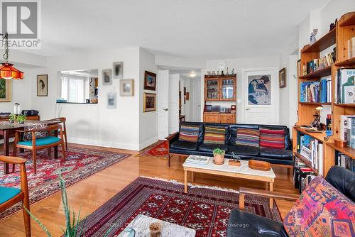 #602 - 1 Balmoral Avenue, Toronto, ON - Indoor Photo Showing Living Room