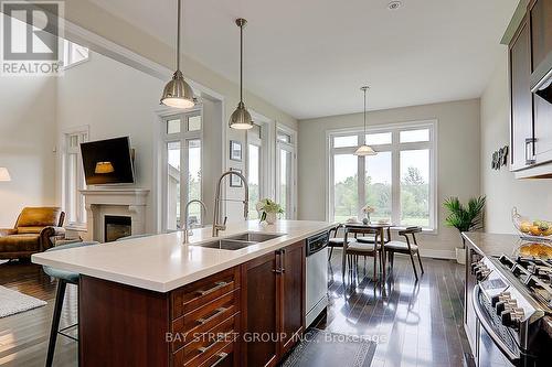 48 Country Club Crescent, Uxbridge, ON - Indoor Photo Showing Kitchen With Double Sink With Upgraded Kitchen