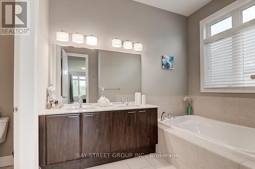 48 Country Club Crescent, Uxbridge, ON - Indoor Photo Showing Bathroom