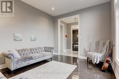 48 Country Club Crescent, Uxbridge, ON - Indoor Photo Showing Living Room