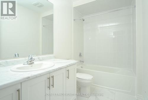 126 Nottingham Road, Barrie, ON - Indoor Photo Showing Bathroom