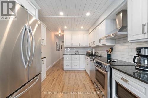 11 - 5 River Road, Lambton Shores (Grand Bend), ON - Indoor Photo Showing Kitchen With Upgraded Kitchen