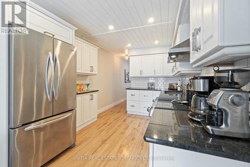 11 - 5 River Road, Lambton Shores (Grand Bend), ON - Indoor Photo Showing Kitchen