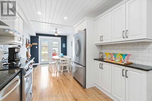 11 - 5 River Road, Lambton Shores (Grand Bend), ON - Indoor Photo Showing Kitchen