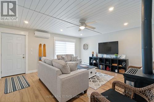 11 - 5 River Road, Lambton Shores (Grand Bend), ON - Indoor Photo Showing Living Room