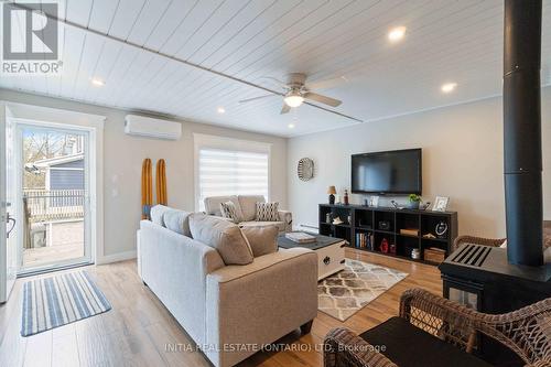 11 - 5 River Road, Lambton Shores (Grand Bend), ON - Indoor Photo Showing Living Room