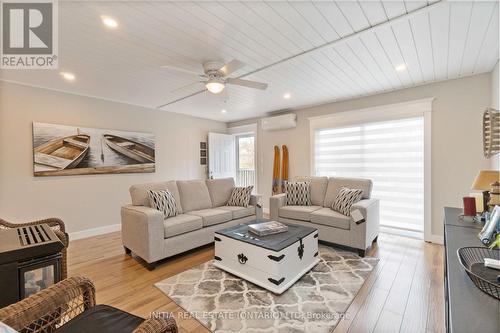 11 - 5 River Road, Lambton Shores (Grand Bend), ON - Indoor Photo Showing Living Room