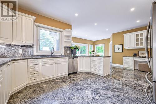 6 Lailey Crescent, Toronto, ON - Indoor Photo Showing Kitchen With Upgraded Kitchen